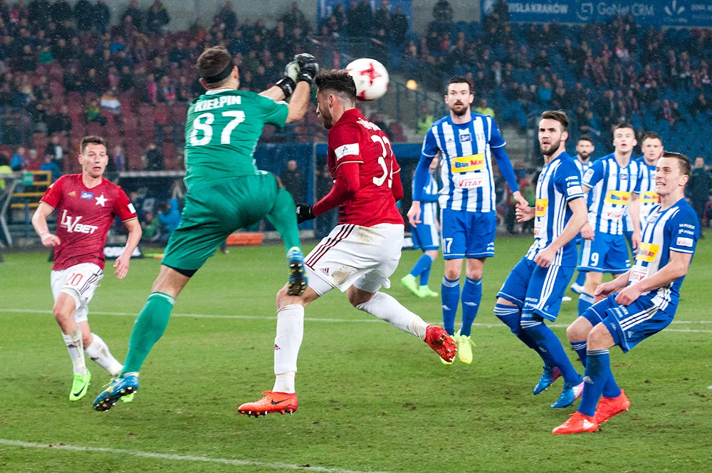 "Biała Gwiazda" w końcówce zapewniła sobie zwycięstwo nad immieniczką z Płocka "Biała Gwiazda" w końcówce zapewniła sobie zwycięstwo nad immieniczką z Płocka