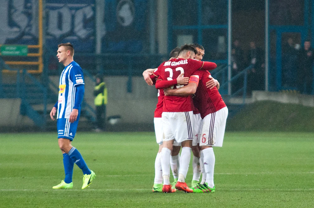 "Biała Gwiazda" w końcówce zapewniła sobie zwycięstwo nad immieniczką z Płocka "Biała Gwiazda" w końcówce zapewniła sobie zwycięstwo nad immieniczką z Płocka