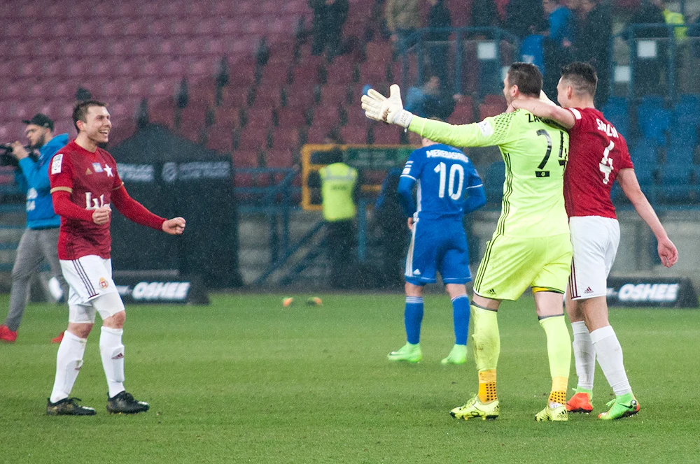 "Biała Gwiazda" w końcówce zapewniła sobie zwycięstwo nad immieniczką z Płocka "Biała Gwiazda" w końcówce zapewniła sobie zwycięstwo nad immieniczką z Płocka