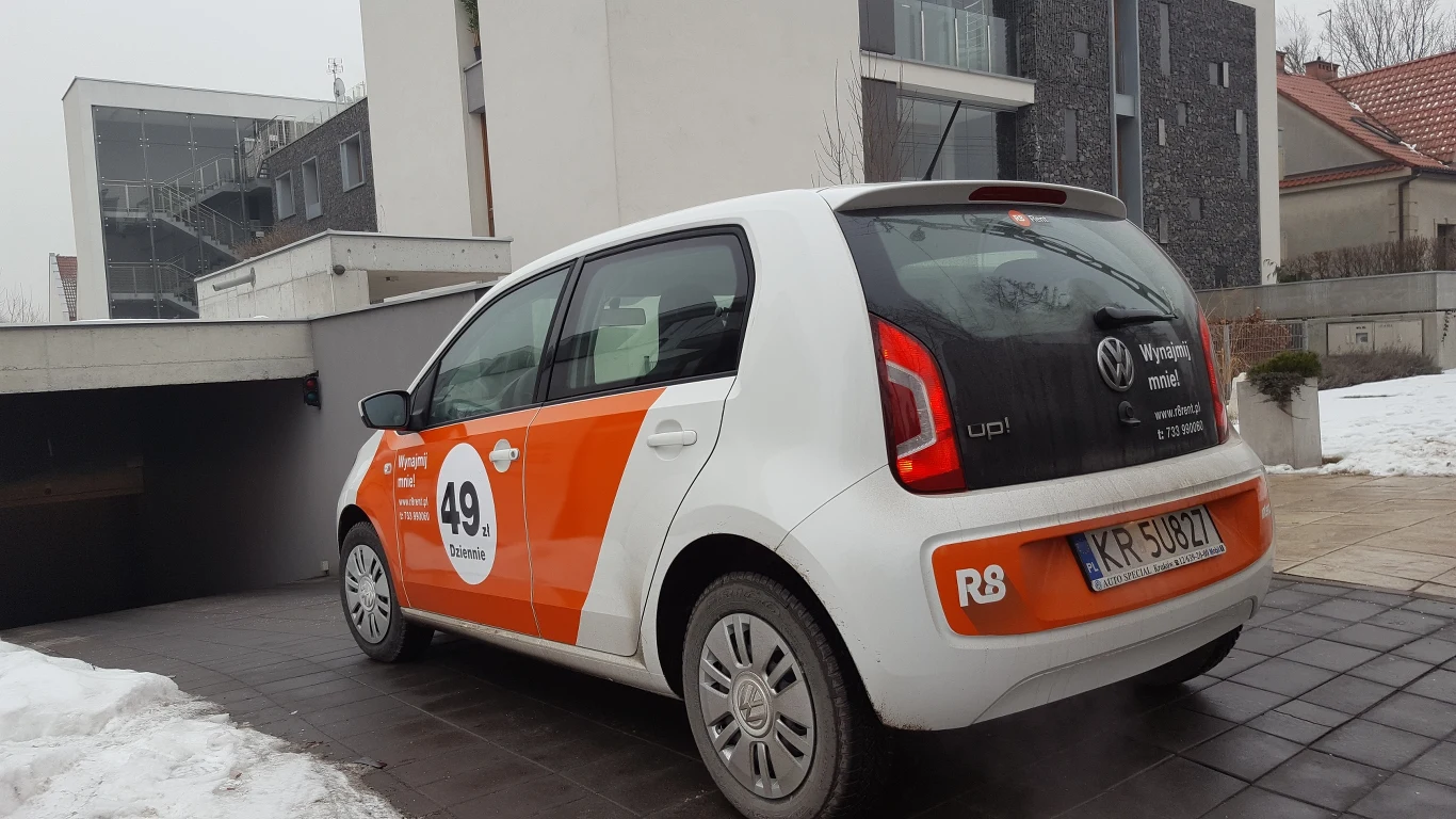 Volkswageny up! z wypożyczalni R8
