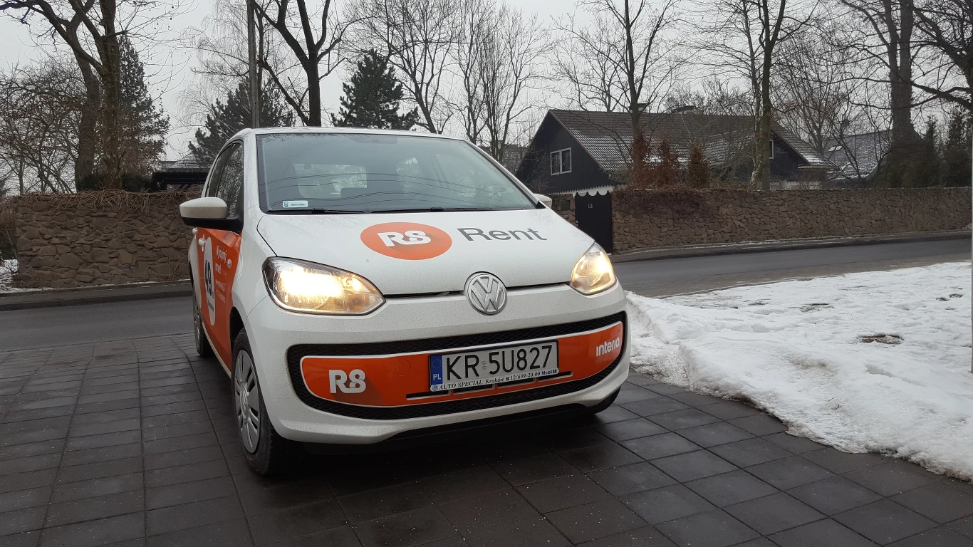 Volkswageny up! z wypożyczalni R8