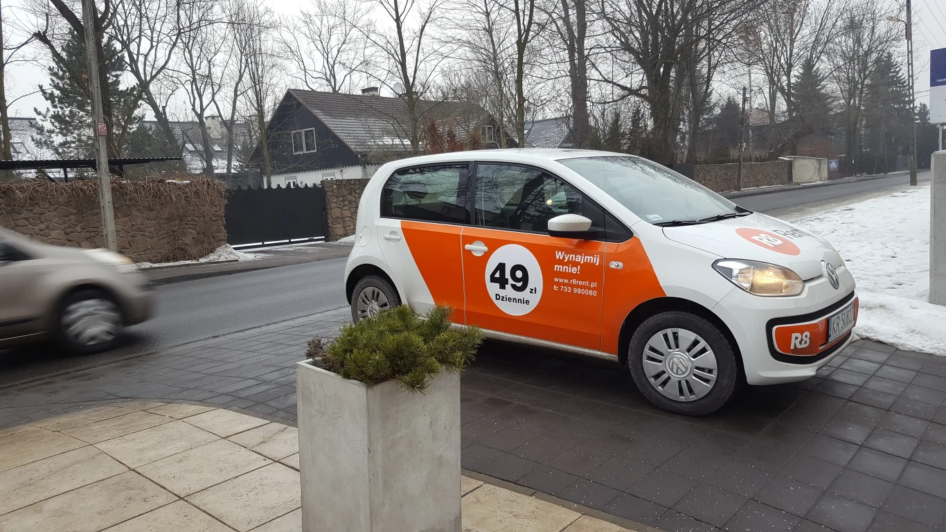Volkswageny up! z wypożyczalni R8