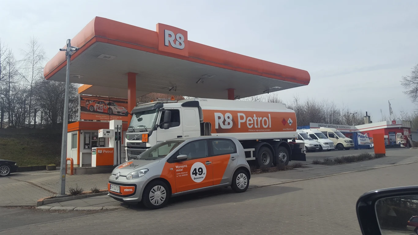 Volkswageny up! można wynając w Krakowie na stacjach R8