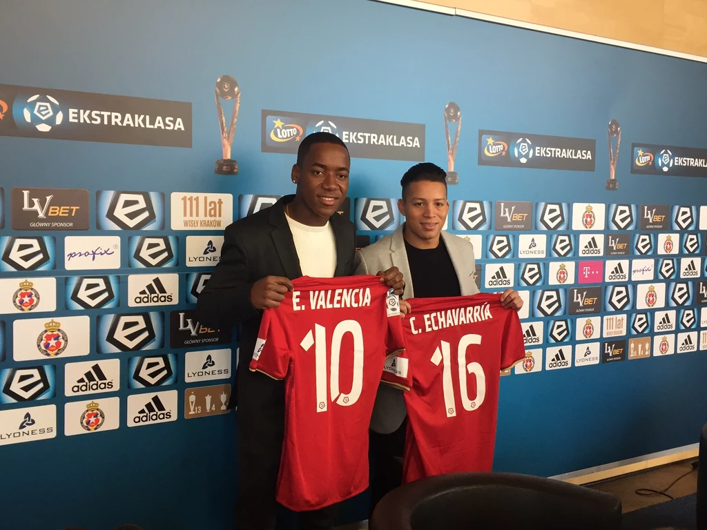 Ever Valencia (L) i Christian Echavarria na prezentacji w Wiśle Kraków Ever Valencia (L) i Christian Echavarria na prezentacji w Wiśle Kraków