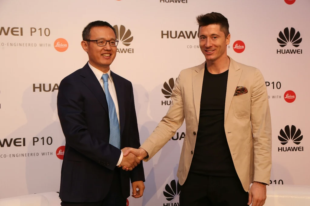 Wang Yanmin i Robert Lewandowski Wang Yanmin i Robert Lewandowski