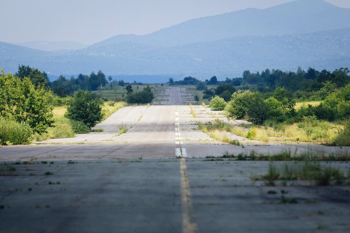 Wszędzie można znaleźć wraki porzuconych samolotów Wszędzie można znaleźć wraki porzuconych samolotów
