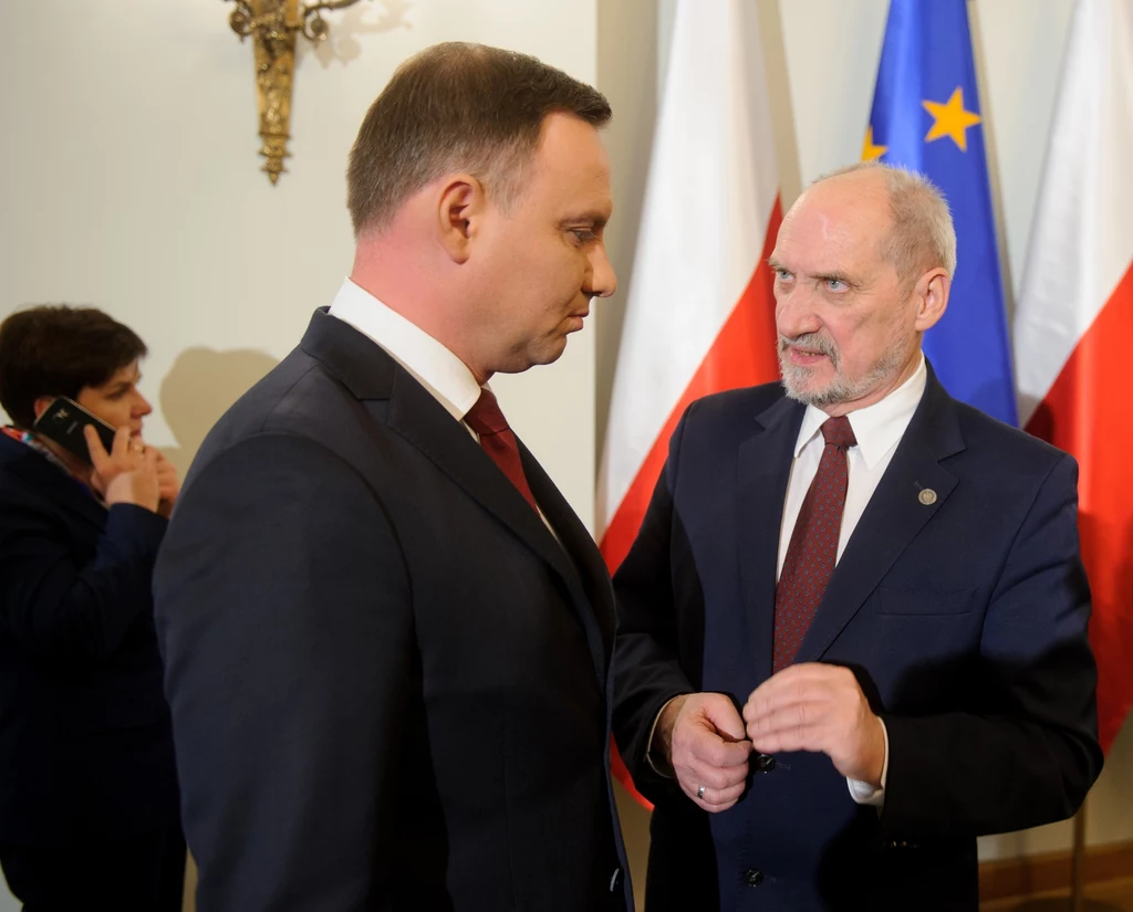 Szef MON Antoni Macierewicz i prezydent Andrzej Duda Szef MON Antoni Macierewicz i prezydent Andrzej Duda