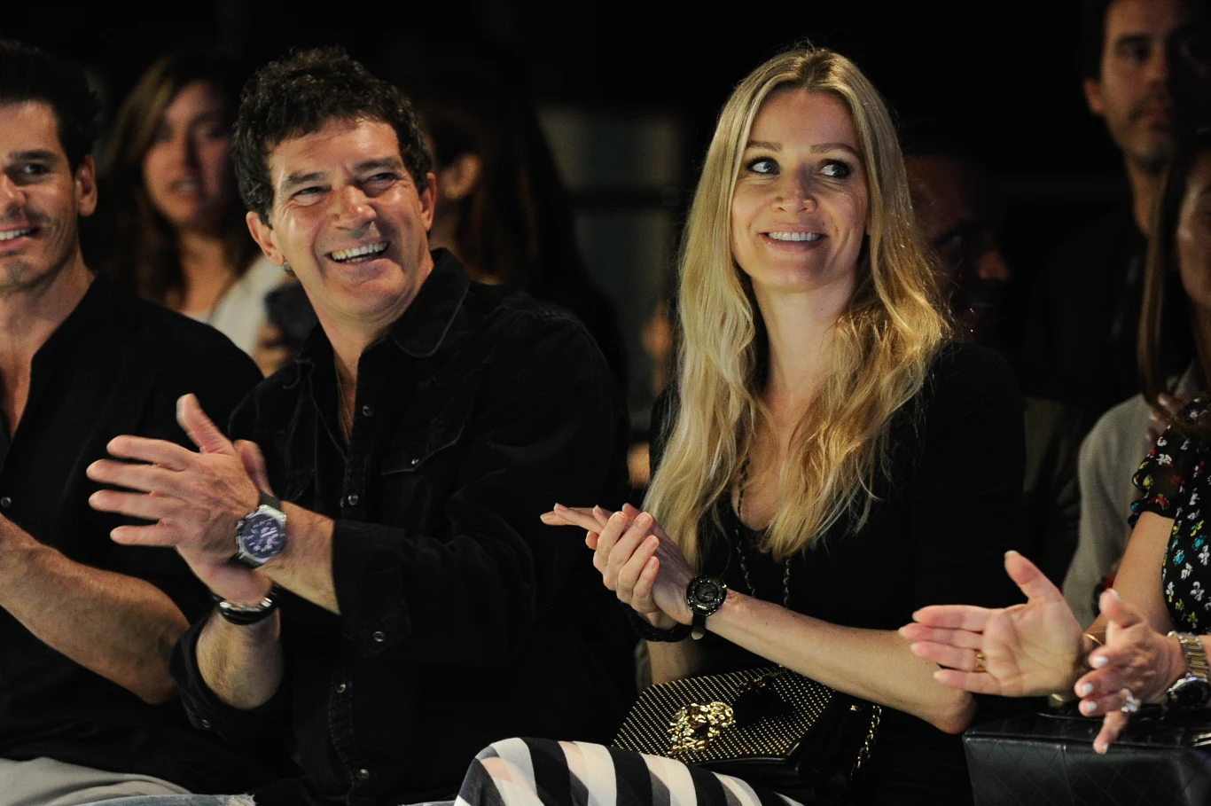 Antonio Banderas z partnerka na pokazie mody