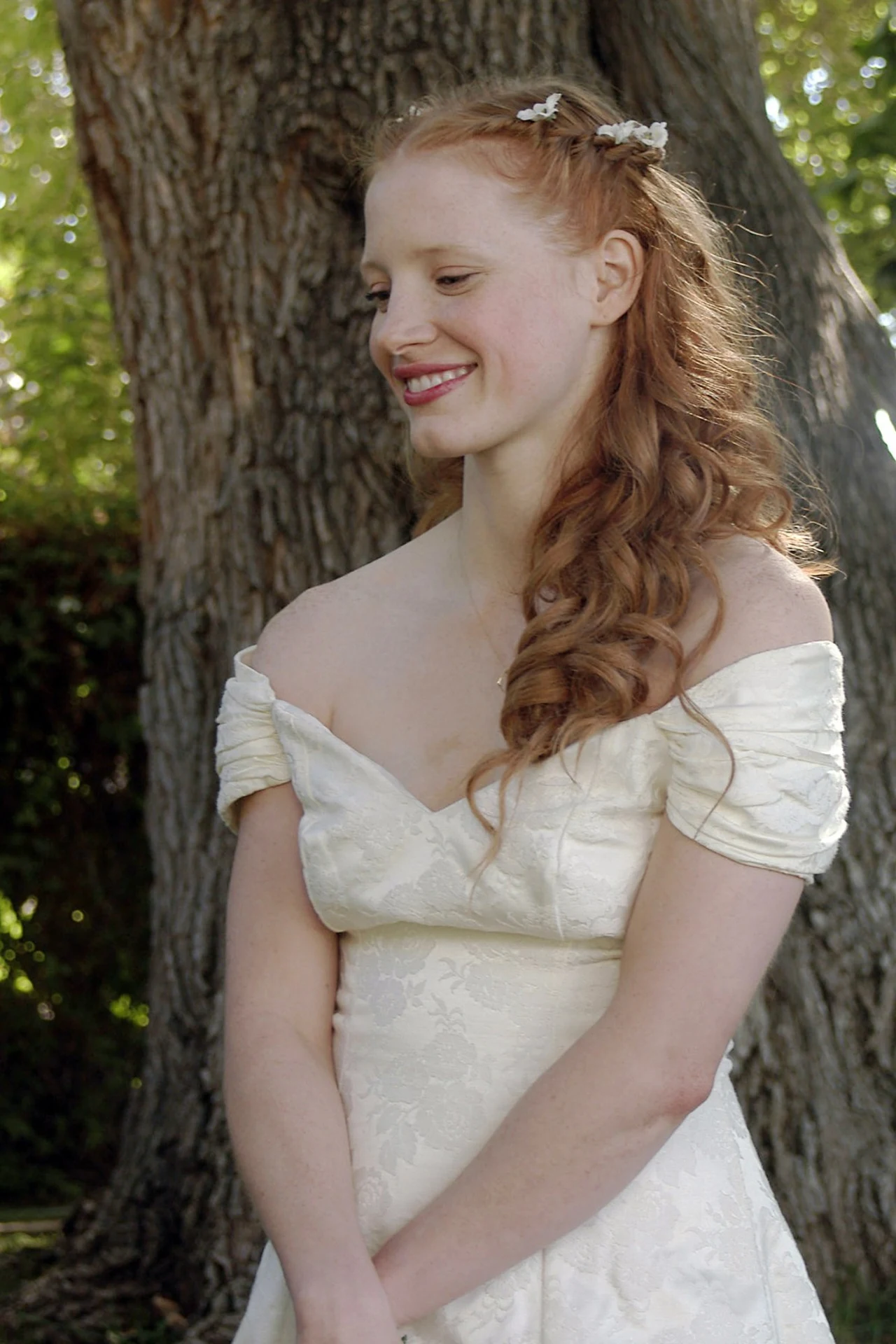 Przed kamerą zadebiutowała w 2004 roku, pojawiając się w dwóch serialach - "Ostry dyżur" oraz "Veronica Mars". 

- Zagrałam psychotyczną 17-latkę, która torturuje swojego ojca za to, że ten wcześniej ją molestował - Chastain z uśmiechem wspomina epizod "Ostrego dyżuru". - Cóż, zawsze mogłam skończyć jako "zwłoki nr 12"; wielu tak właśnie rozpoczynało przecież swoją przygodę z zawodem aktora. Ja tymczasem zaczęłam z wysokiego "C".

Jej pierwszą rolą w filmie fabularnym była postać Carolyn Stoddard w telewizyjnej wersji "Dark Shadows" (2005).