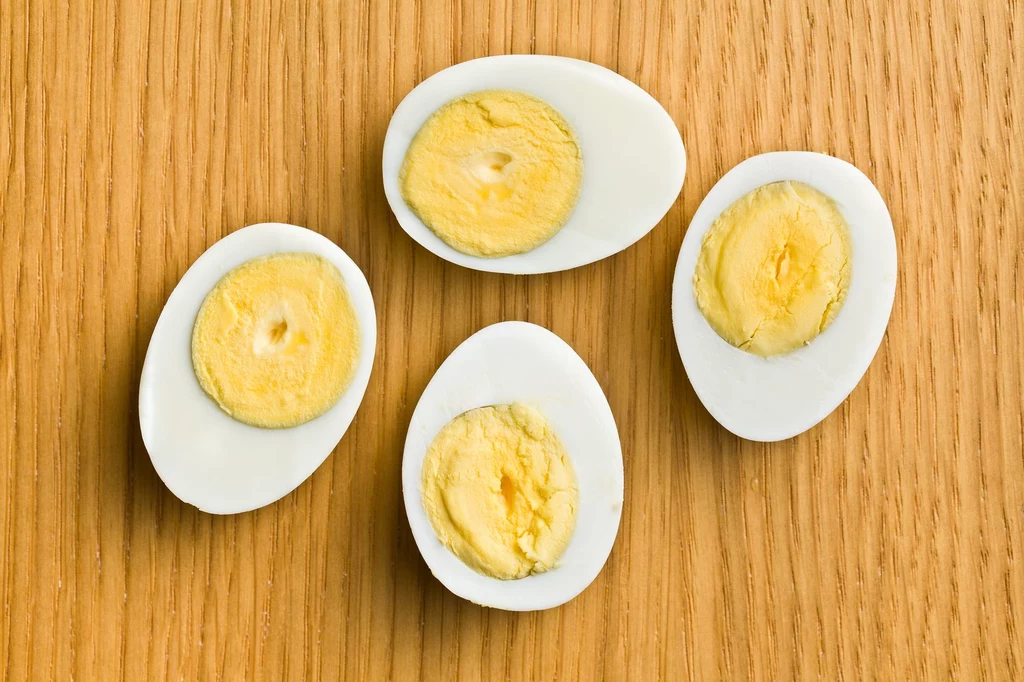 Dzięki prostym radom ugotujesz idealne jajka na twardo