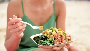 Połącz dobrze znane składniki, a zyskasz sałatkę mocy. Efekt jak po kawie