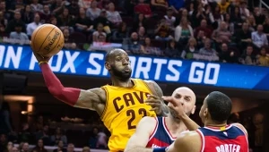 Marcin Gortat podczas meczu z "Kawalerzystami"