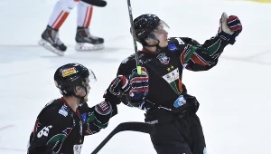 Zawodnicy GKS Tychy Marcin Kolusz (L) i Jarosław Rzeszutko 