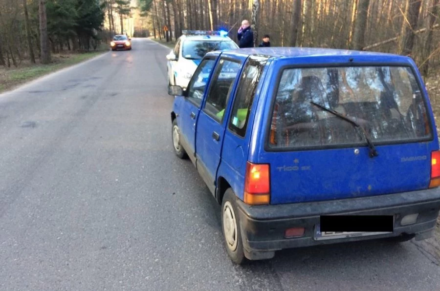 Kierowca tego Daewoo Tico miał ponad 2 promile alkoholu