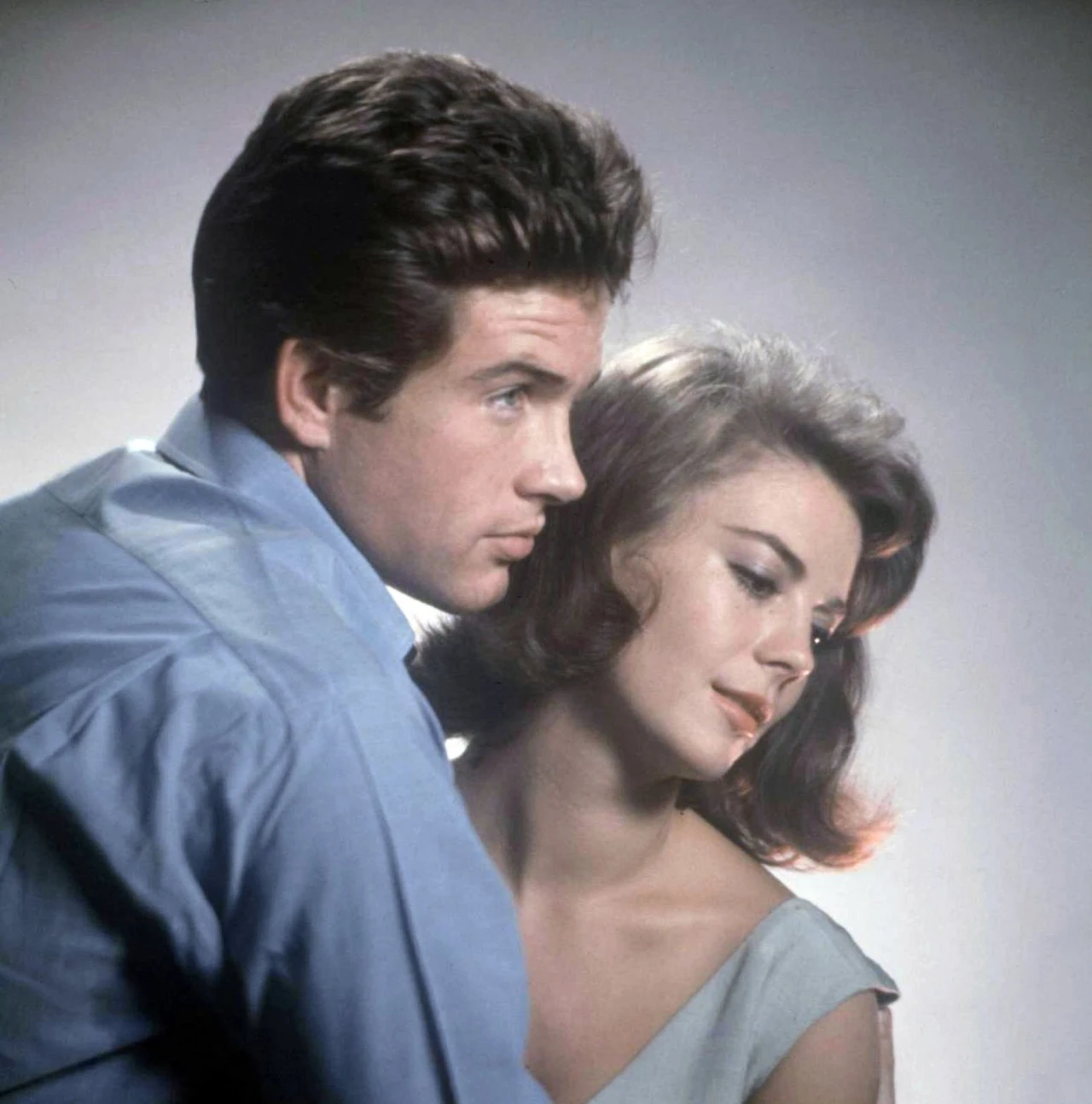 W 1961 roku brawurowo zadebiutował w teatrze - rolą w "Rzymskiej wiośnie pani Stone" Tenneesse Williamsa, oraz w kinie - w "Wiosennej bujności traw" Elii Kazana (na zdjęciu, z Natalie Wood). Szybko zdobył pozycję jednego z czołowych hollywoodzkich amantów.

 