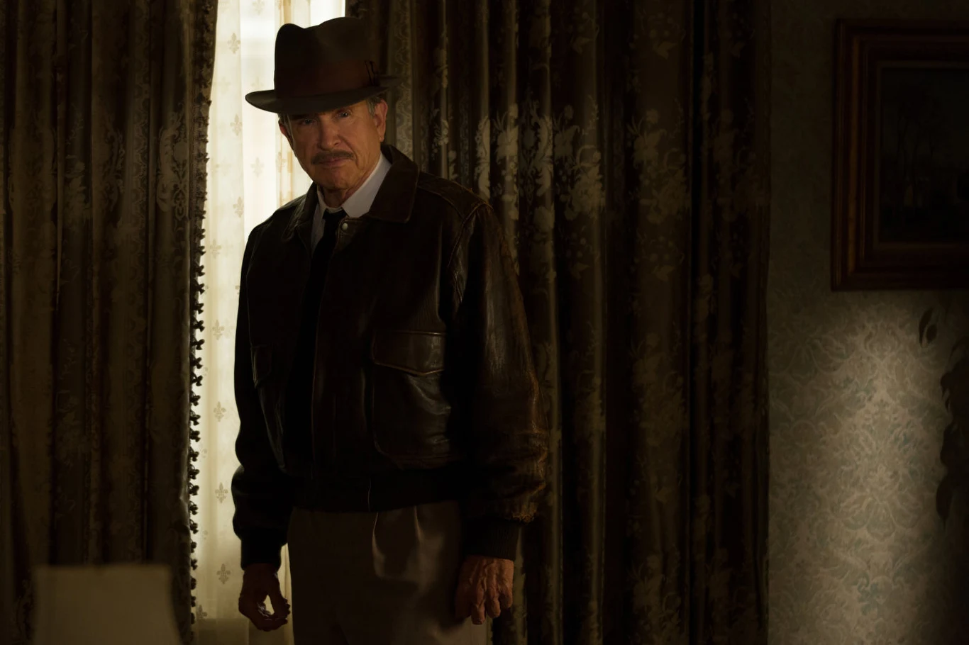 Beatty jest wieloletnim zwolennikiem Demokratów. W 2000 roku  jako kandydat niezależny wystartował w wyborach prezydenckich.

W ciągu ostatnich kilkunastu lat zobaczyliśmy go na dużym ekranie tylko dwa razy: w 2001 roku w komedii "Romanssidło" oraz w 2016 roku w wyreżyserowanym przez siebie filmie "Rules Don't Apply", w którym wcielił się w postać Howarda Hughesa (na zdjęciu). 