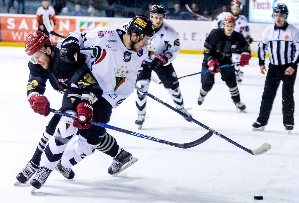 Hokeista GKS Tychy Jan Semorad (P) i Matusz Chovan Hokeista GKS Tychy Jan Semorad (P) i Matusz Chovan