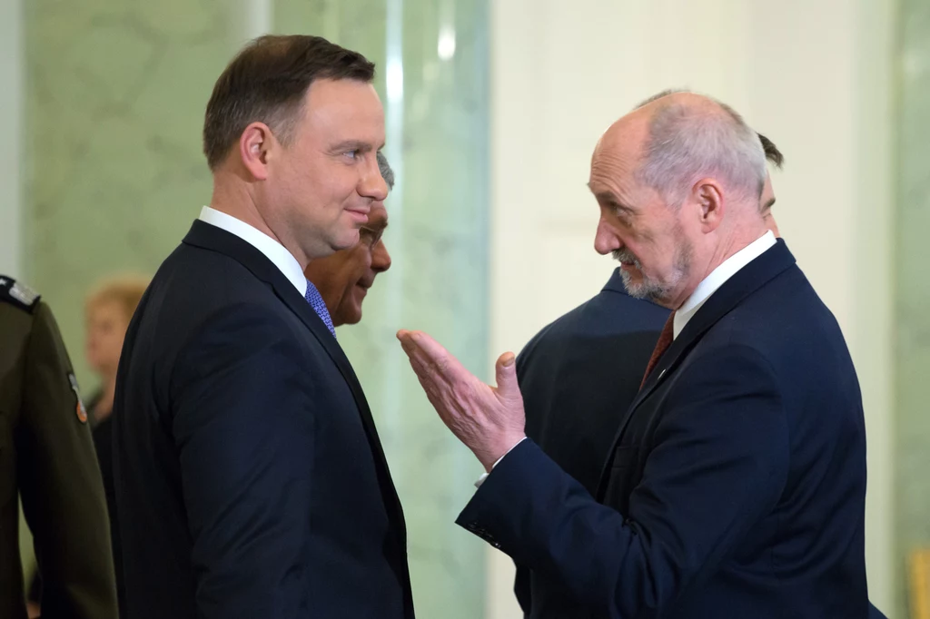 Prezydent Andrzej Duda i szef MON Antoni Macierewicz Prezydent Andrzej Duda i szef MON Antoni Macierewicz