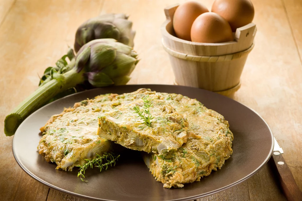 Omlet estragonowy z karczochami