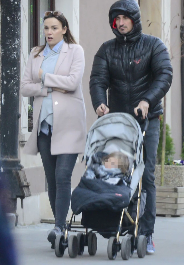 Paulina i Sebastian z córką