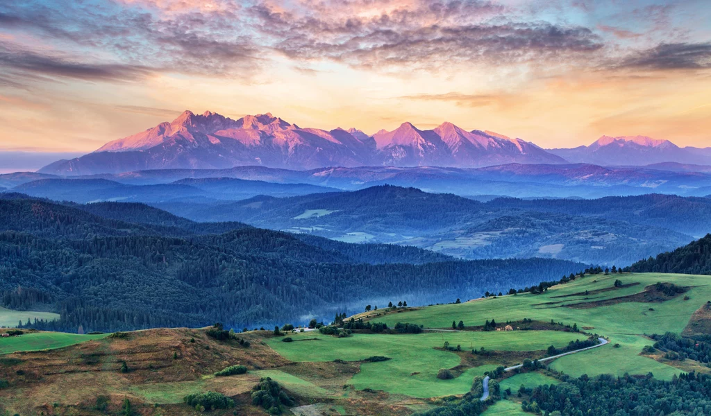 Z nowej wieży widokowej można podziwiać piękną panoramę Tatr, ale nie tylko. Zdjęcie ilustracyjne.