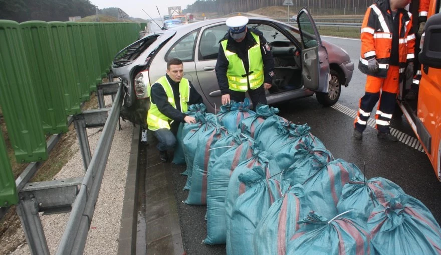 Mężczyzna przewoził w workach w sumie 400 kg krajanki tytoniowej