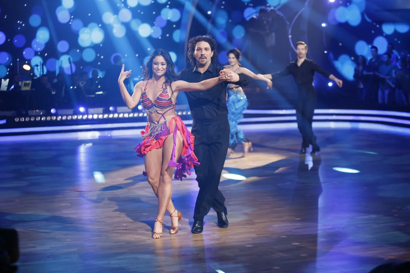 Marcin Korcz i Wiktoria Omyła zmierzyli się w cza-czy z duetem Mariusz Kałamaga-Walerija Żurawlewa. Jurorzy zwrócili uwagę, że tanecznie lepiej wypadł Korcz, z kolei humor, żart i luz to atuty występu Kałamagi. „Typowa walka postu (Korcz) z karnawałem (Kałamaga)” – powiedział skonsternowany Andrzej Grabowski. Jurorzy punktowali po równo, rywalizacja zakończyła się więc remisem a dwa punkty powędrowały do obydwu par.