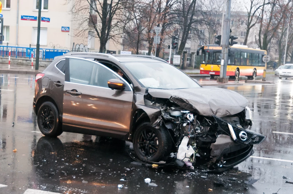 Kupując nowy samochód nie sposób zrezygnować z polisy AC