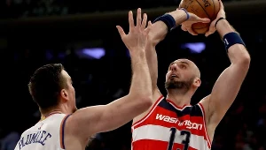 Marcin Gortat (z prawej) kontra Marshall Plumlee