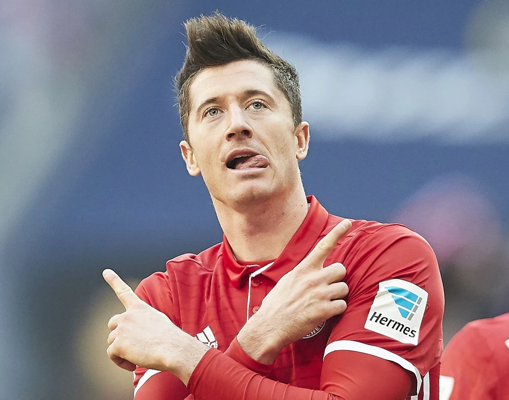 Robert Lewandowski zaczynał jak wszyscy: na podwórku, fot. Pixathlon/REPORTER Robert Lewandowski zaczynał jak wszyscy: na podwórku, fot. Pixathlon/REPORTER