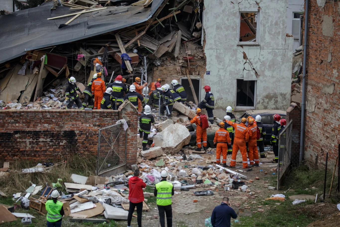 Na miejscu trwa akcja ratownicza Na miejscu trwa akcja ratownicza