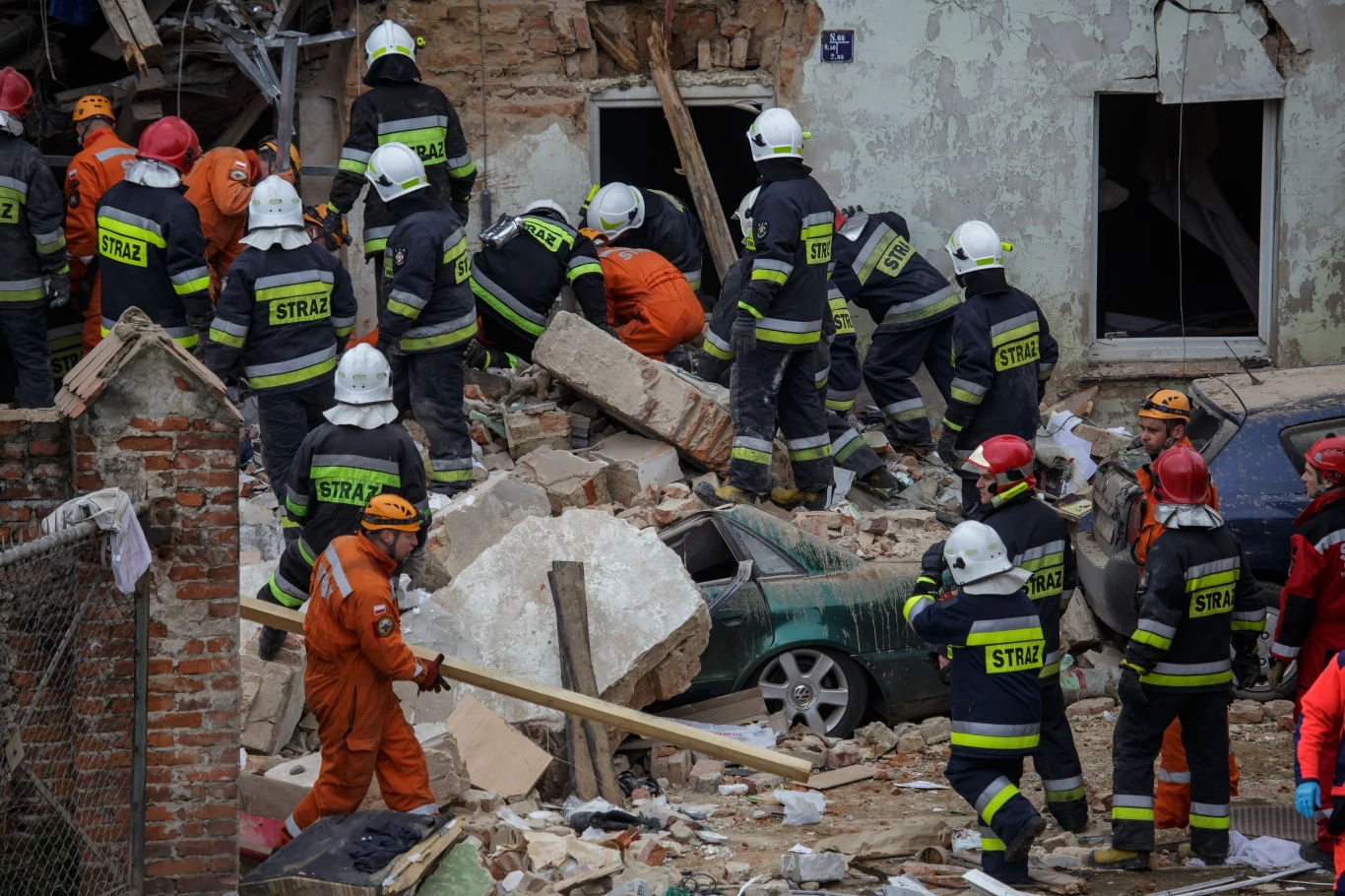 Na miejscu trwa akcja ratownicza Na miejscu trwa akcja ratownicza
