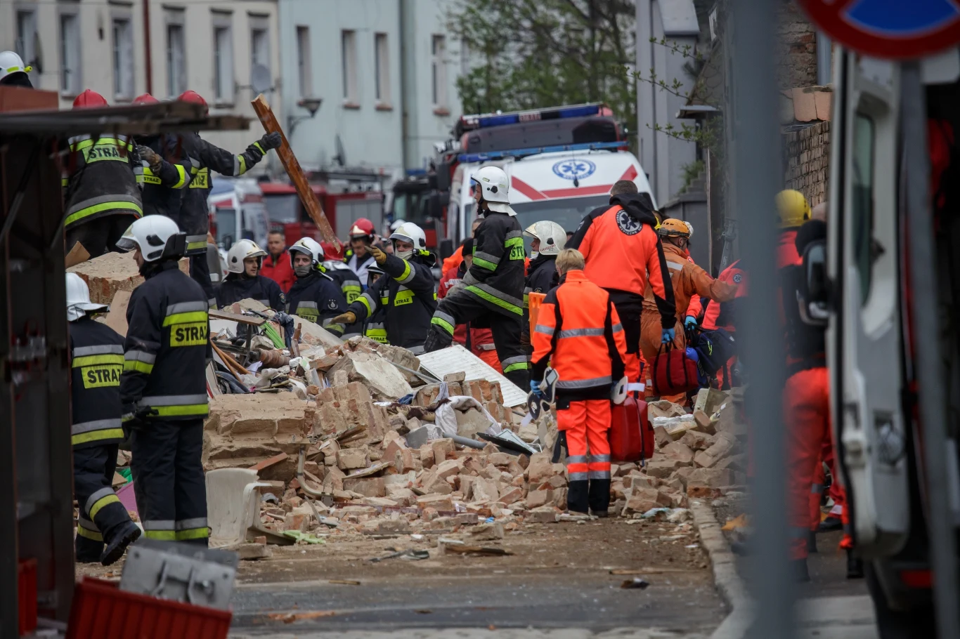 Na miejscu trwa akcja ratownicza Na miejscu trwa akcja ratownicza
