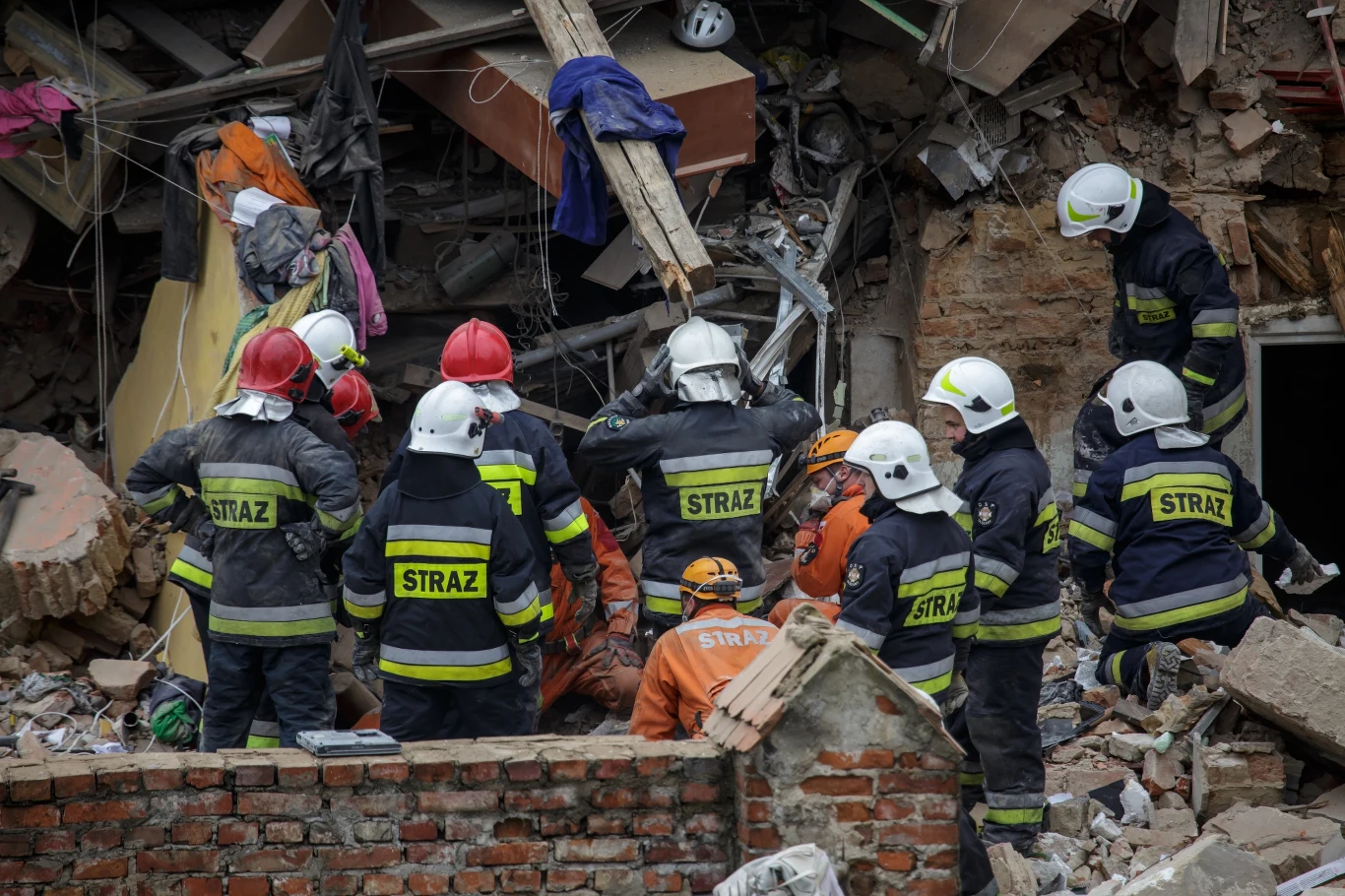 Na miejscu trwa akcja ratownicza Na miejscu trwa akcja ratownicza