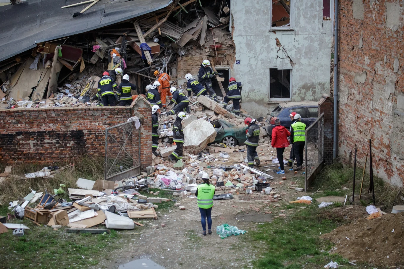 Na miejscu trwa akcja ratownicza Na miejscu trwa akcja ratownicza
