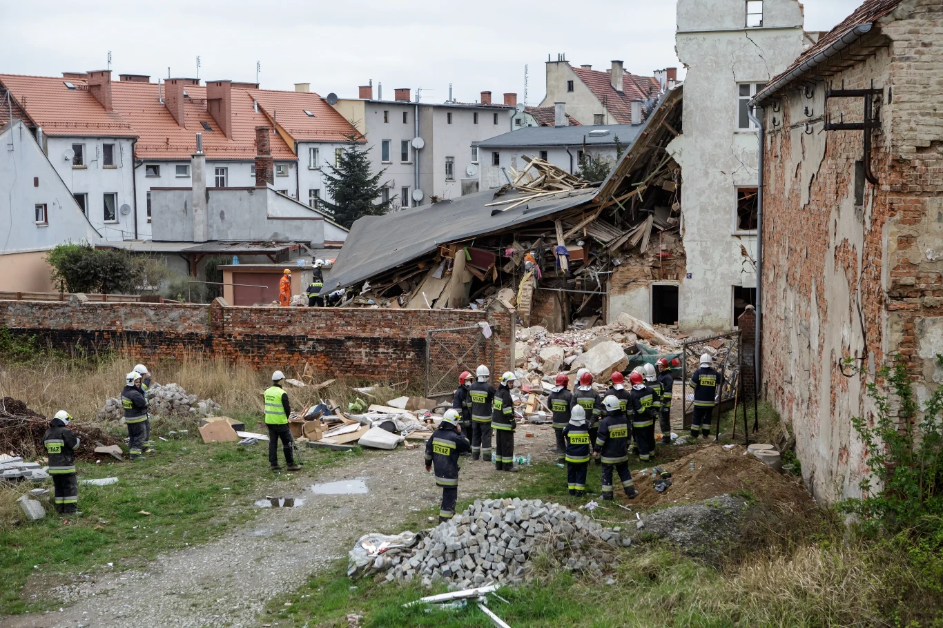 Na miejscu trwa akcja ratownicza Na miejscu trwa akcja ratownicza