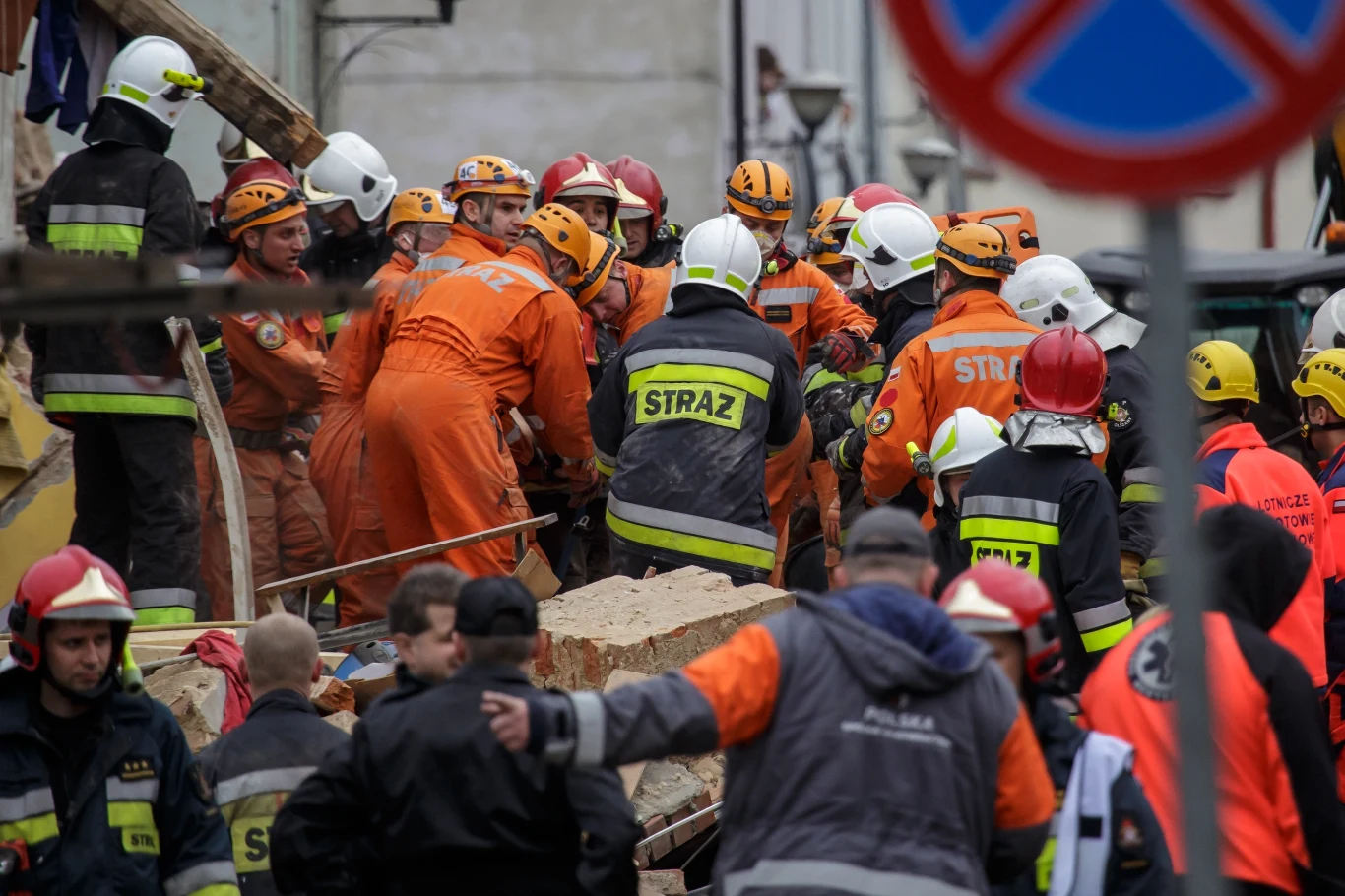 Na miejscu trwa akcja ratownicza Na miejscu trwa akcja ratownicza