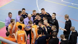 Gracze R8 Basket AZS Politechniki z trenerem Rafałem Knapem