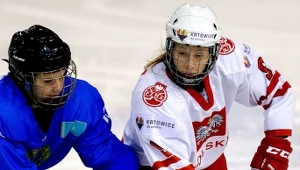 Patrycja Sfora (z prawej) w meczu z Kazachstanem