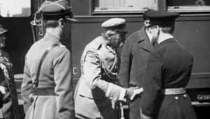 Józef Piłsudski witany w Bukareszcie przez przedstawiciela króla Karola II