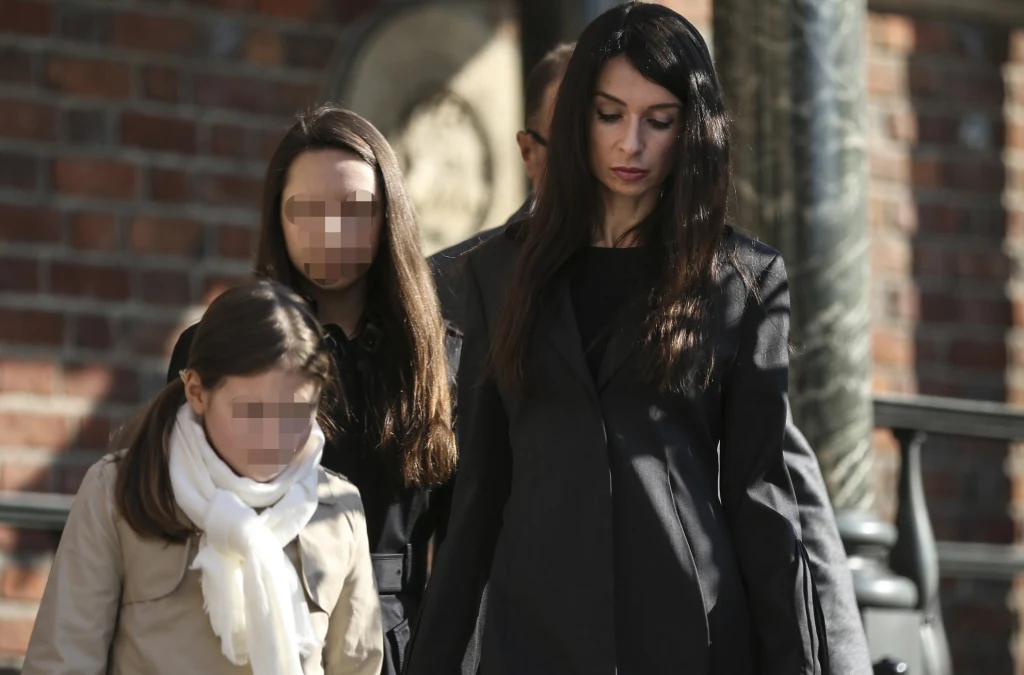 Marta Kaczyńska wraz z córkami wzięła udział w obchodach 7. rocznicy katastrofy smoleńskiej Marta Kaczyńska wraz z córkami wzięła udział w obchodach 7. rocznicy katastrofy smoleńskiej