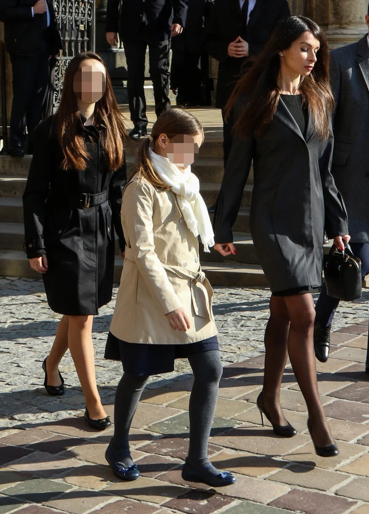 Marta Kaczyńska wraz z córkami wzięła udział w obchodach 7. rocznicy katastrofy smoleńskiej Marta Kaczyńska wraz z córkami wzięła udział w obchodach 7. rocznicy katastrofy smoleńskiej