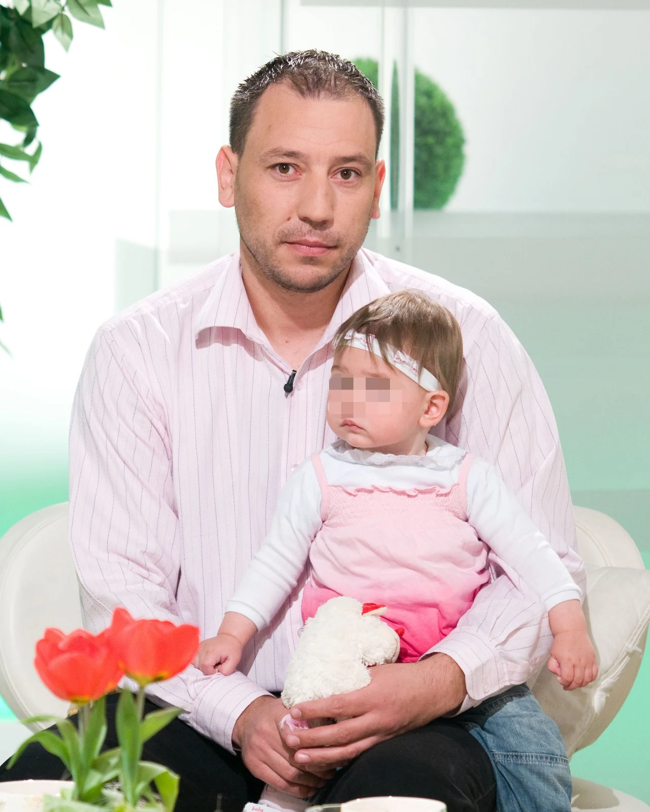 Jacek Olszewski z córeczką, zdjęcie z 2009 roku Jacek Olszewski z córeczką, zdjęcie z 2009 roku