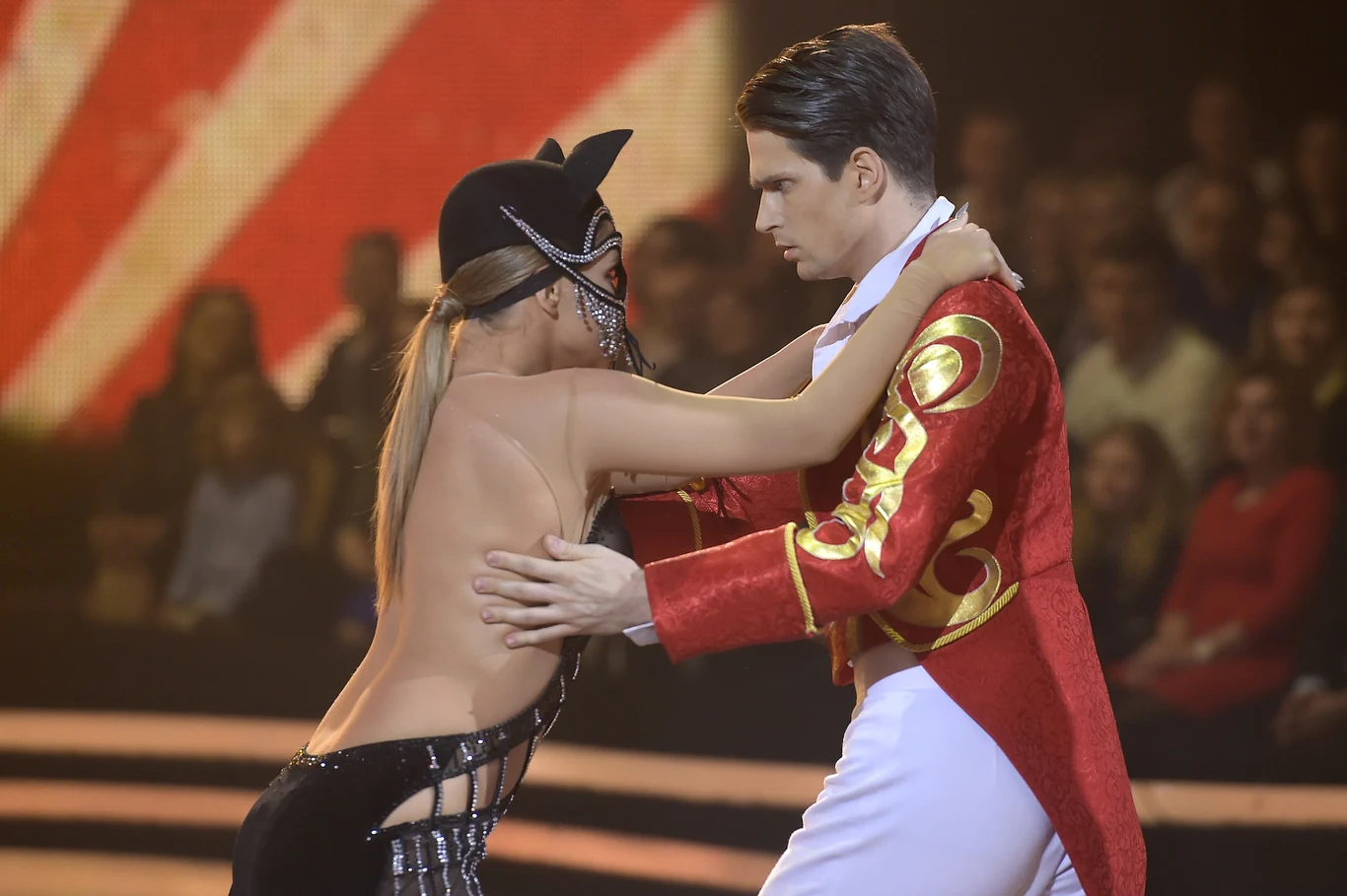 Malinowski i Kaczorowska zatańczyli tango. "Złapałeś mnie za oczy" - Iwona Pavlović doceniła inscenizacyjny aspekt występu.

 