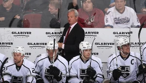 Trener Darryl Sutter z zawodnikami Los Angeles Kings