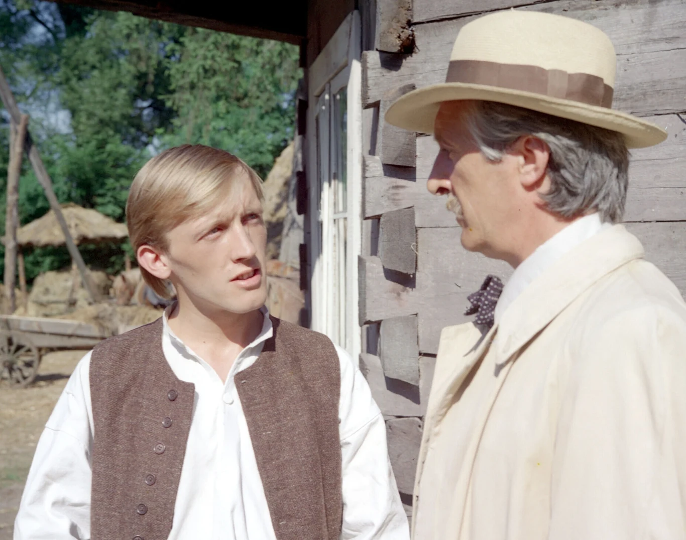 "Myśmy się wszyscy od razu zaprzyjaźnili, nikt nie traktował mnie jak debiutanta" - wspomina Artur Barciś. To była jego pierwsza duża rola kinowa (wcześniej zagrał w odcinku "07 zgłoś się"). Gdy Jerzy Hoffman, który pamiętał go jeszcze z filmu "Do krwi ostatniej", zaproponował mu rolę kalekiego młynarza bez zdjęć próbnych, aktor był bardzo szczęśliwy.

"Marzyłem o tym, żeby zagrać w takim filmie. Scenariusz był świetny - mówi - (...) Miałem poczucie, że złapałem Pana Boga za nogi". 