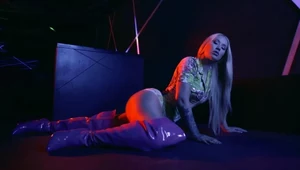 Iggy Azalea schudła, aby zagrać w "Mo Bounce"