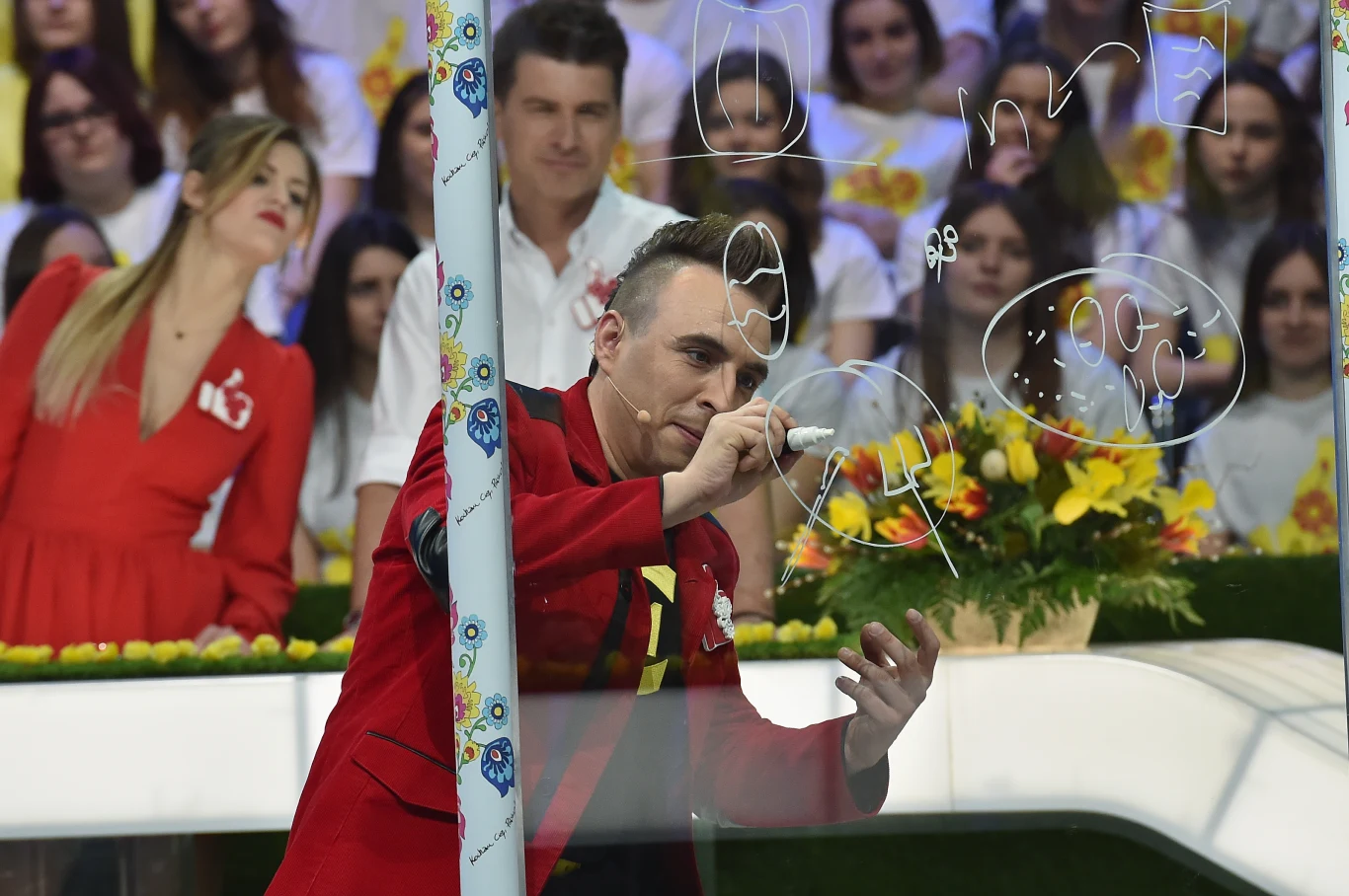 Czadomen rysuje hasło dla swej drużyny