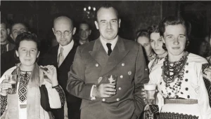 Wołodymyr Kubijowycz i Hans Frank z ukraińską delegacją dożynkową. Wawel 1943 rok