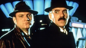Po osiemnastu latach służby Dennis Farina (po prawej) nie musiał grać gliniarza. On naprawdę był porucznikiem chicagowskiej policji